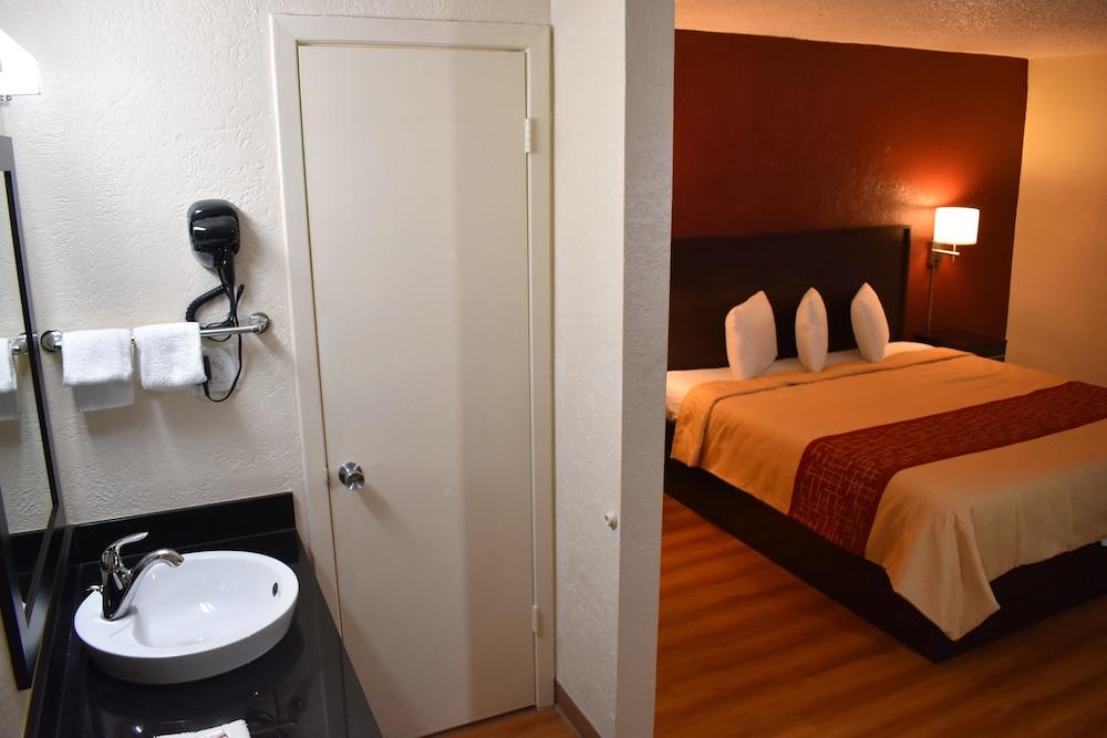 Red Roof Inn San Antonio Northeast - Rittiman Rd ภายนอก รูปภาพ