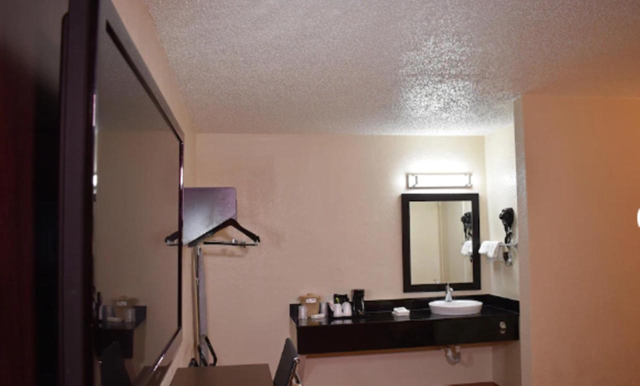 Red Roof Inn San Antonio Northeast - Rittiman Rd ภายนอก รูปภาพ