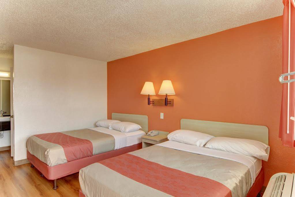 Red Roof Inn San Antonio Northeast - Rittiman Rd ภายนอก รูปภาพ