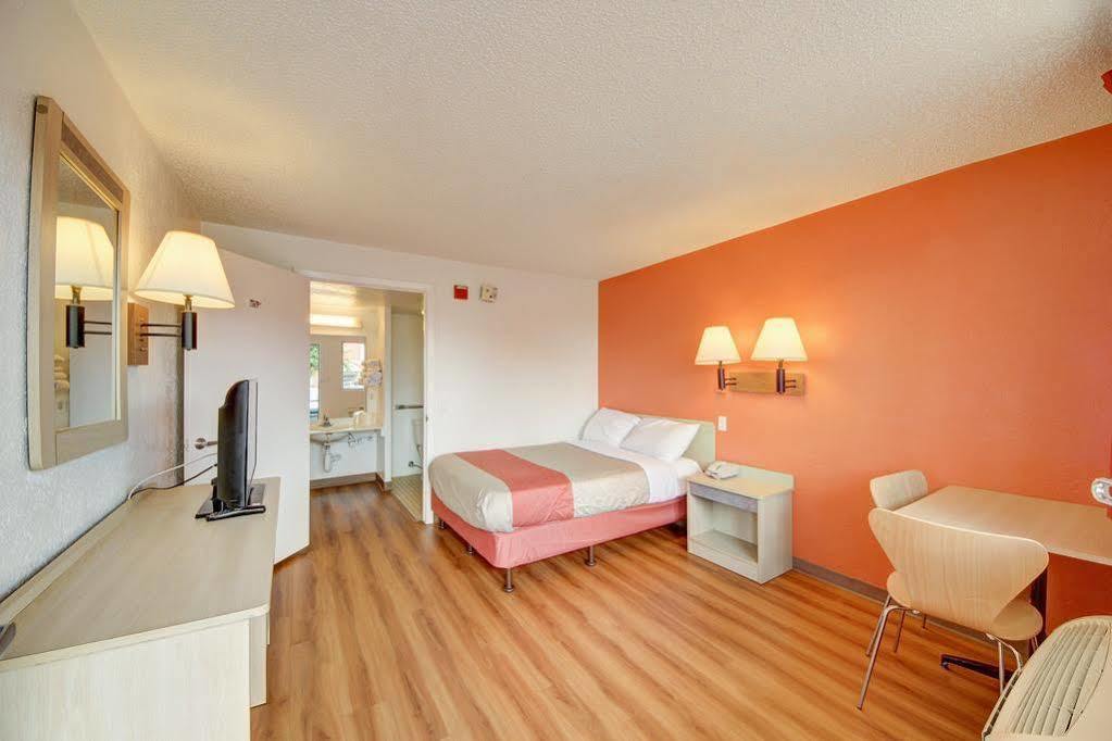 Red Roof Inn San Antonio Northeast - Rittiman Rd ภายนอก รูปภาพ