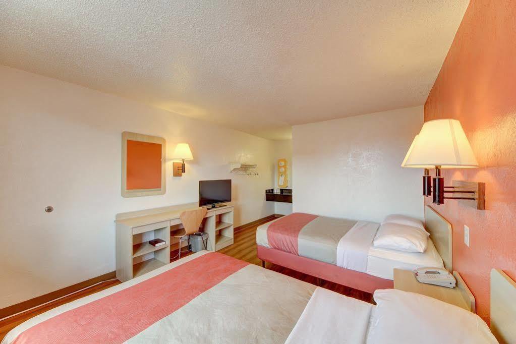 Red Roof Inn San Antonio Northeast - Rittiman Rd ภายนอก รูปภาพ