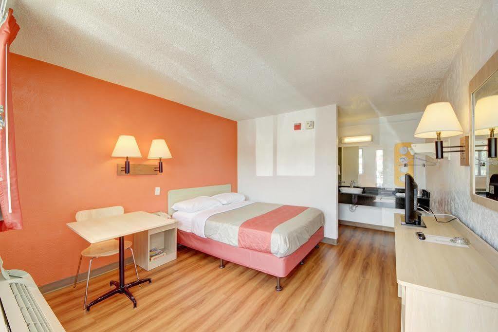 Red Roof Inn San Antonio Northeast - Rittiman Rd ภายนอก รูปภาพ