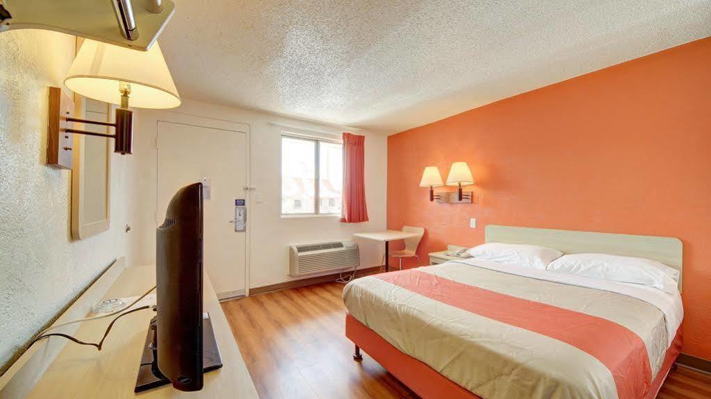 Red Roof Inn San Antonio Northeast - Rittiman Rd ภายนอก รูปภาพ